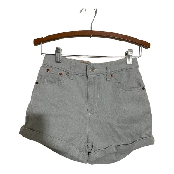 Levi’s moms shorts Highrise relaxed Aline silhouette cuffed jean shorts size 24 - Picture 2 of 8